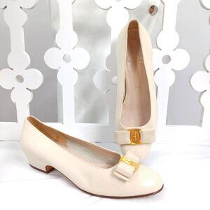 SAVATORE FERRAGAMO Shoes Vara Pump Heels 6 1/2 C